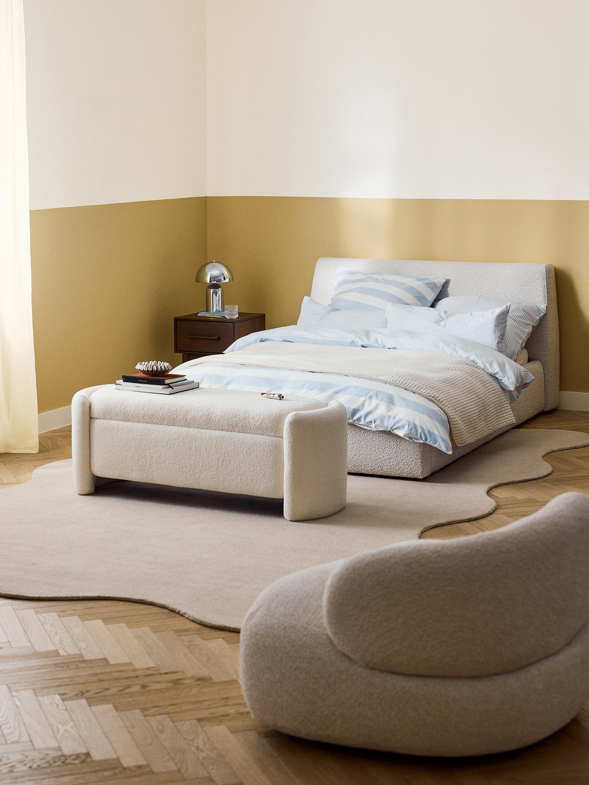 Cloudric Upholstered Bouclé Bed