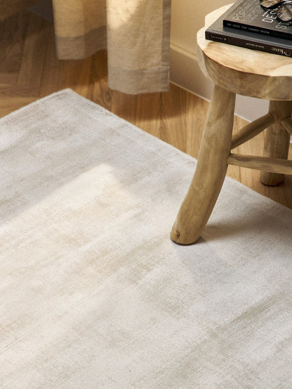 Jarienne Hand-Woven Rug in Viscose