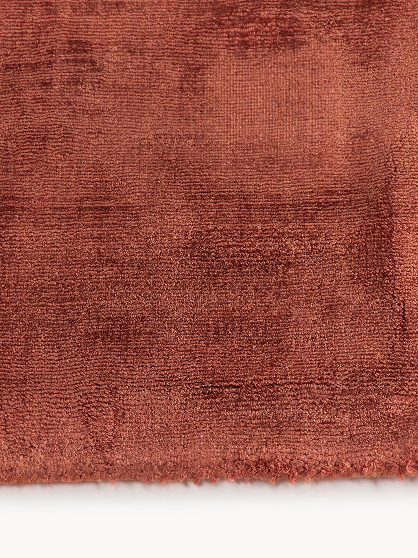 Jarienne Hand-Woven Rug in Viscose