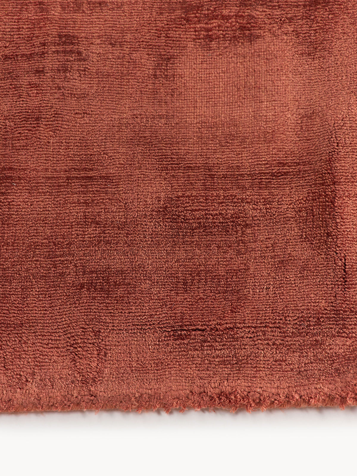 Jarienne Hand-Woven Rug in Viscose