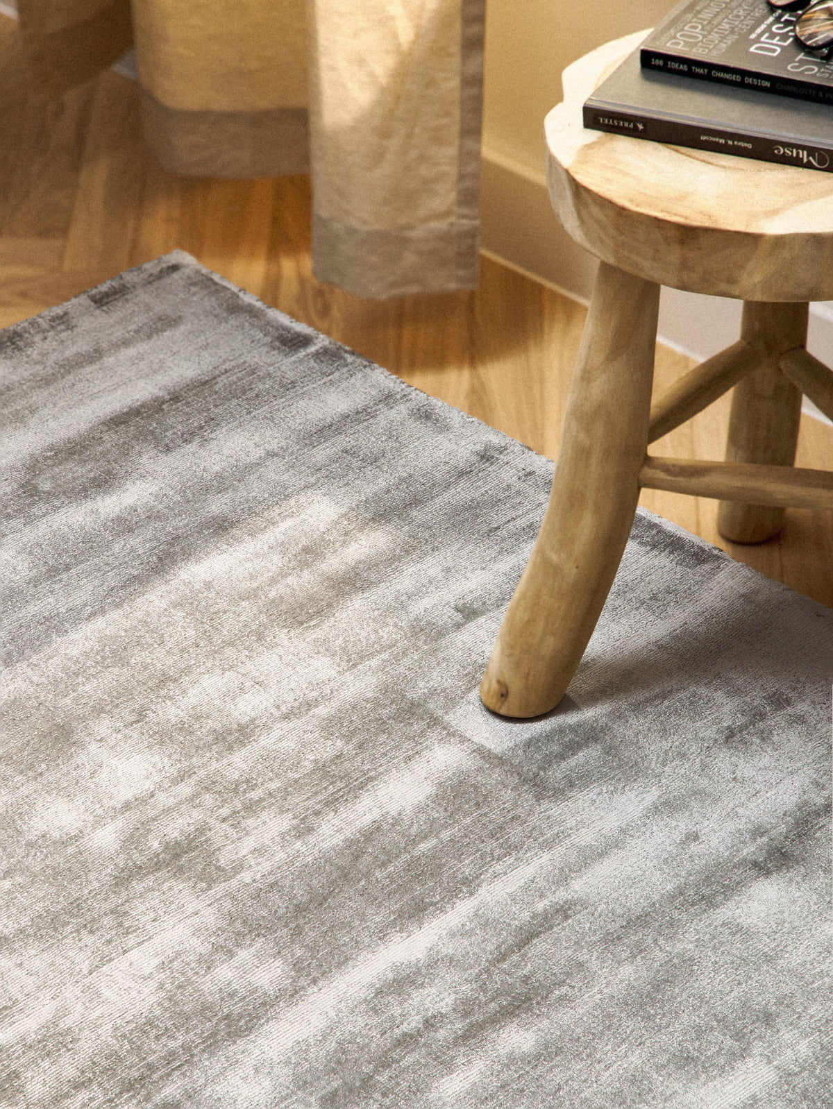 Jarienne Hand-Woven Rug in Viscose
