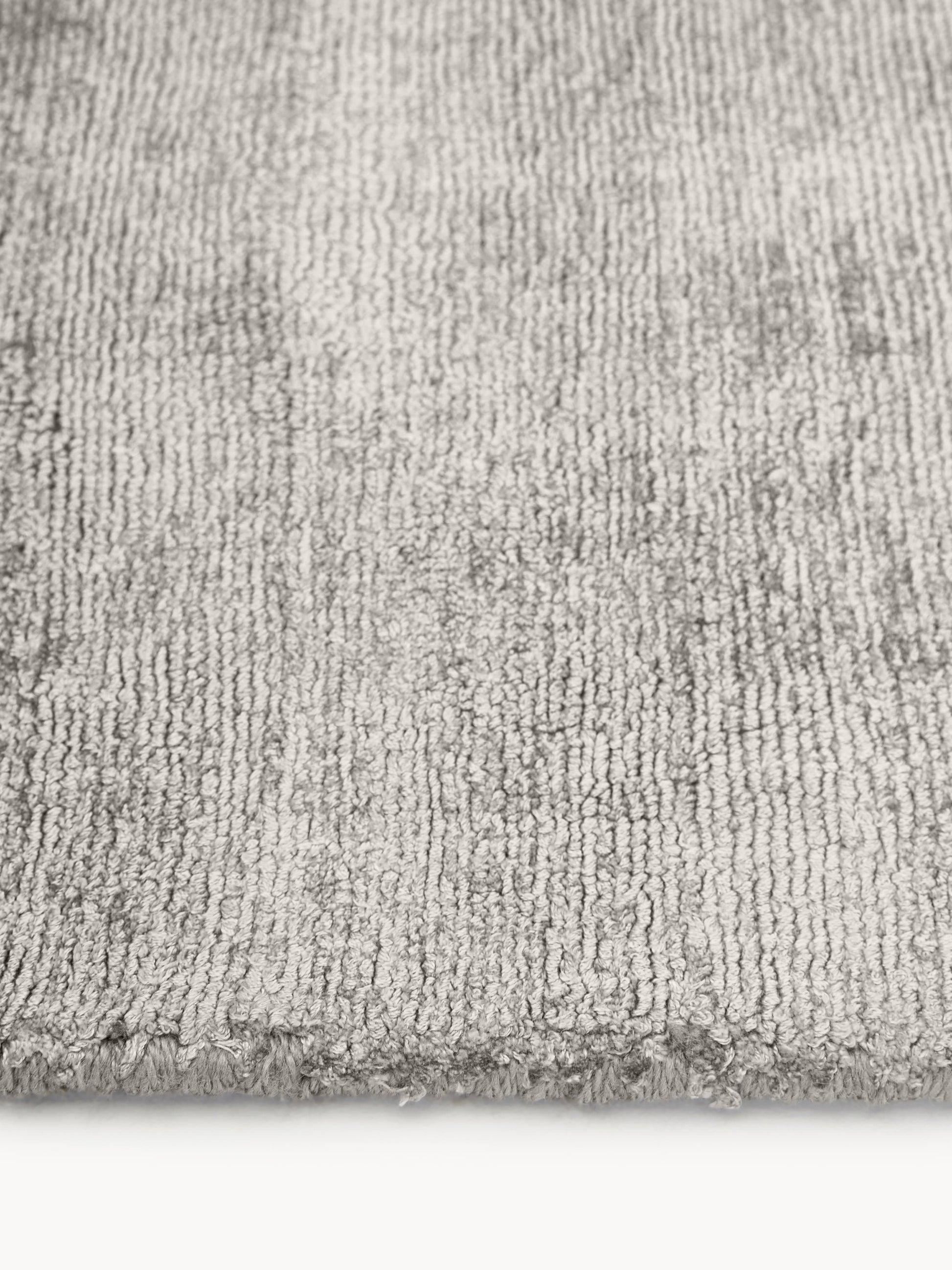Jarienne Hand-Woven Rug in Viscose