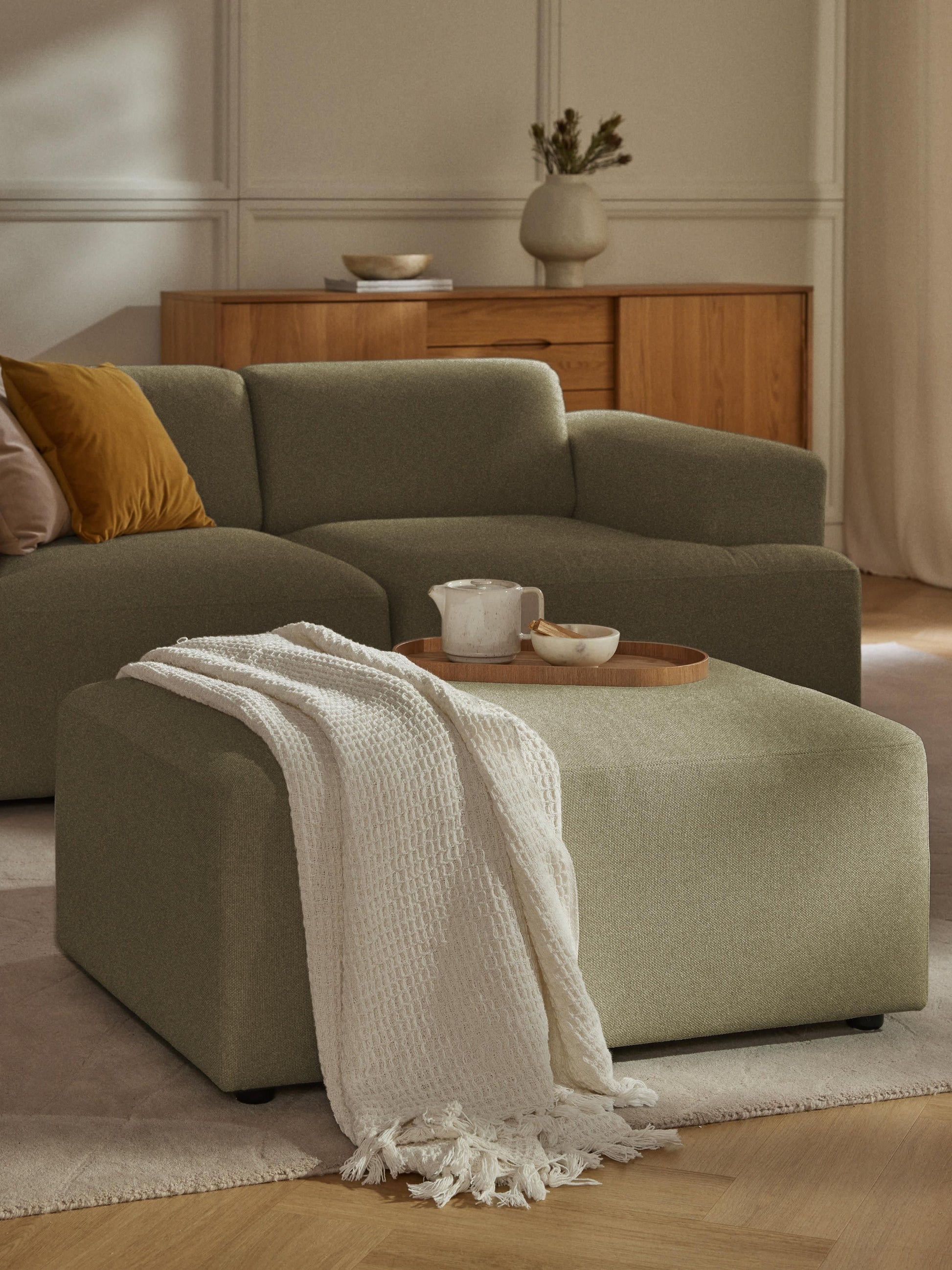 Melvisse Stool, W 99 x D 72 cm